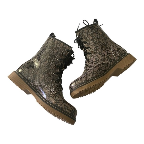 NWOT-LADY GODIVA-LACE PRINT COMBAT BOOTS-SIZE 8.5 - Picture 2 of 11